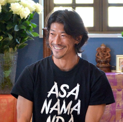 ASANA MANDALAセルフプラクティス　セルフプラクティス　柳本和也　アサナマンダラ　kazuya udaya