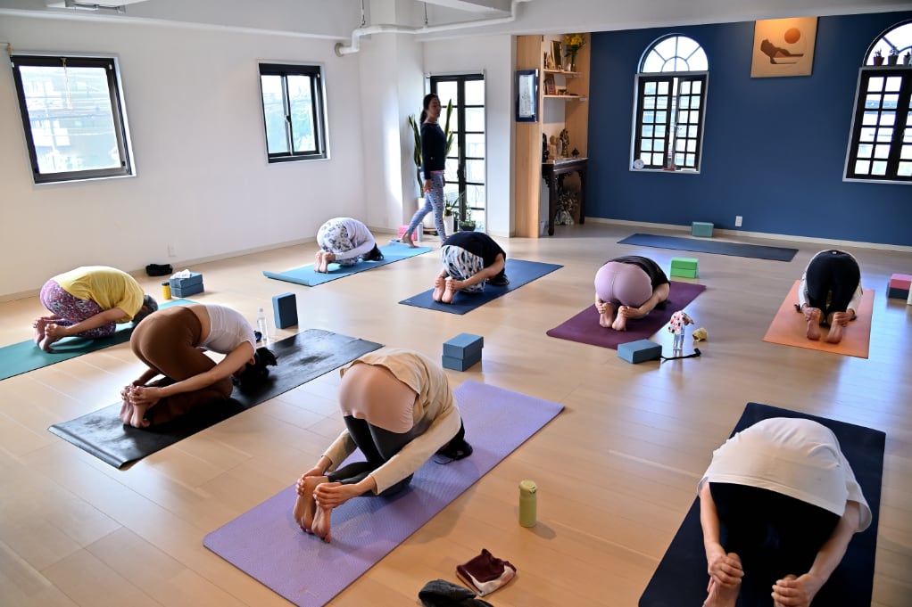 金曜日、和恵先生のインナージャーニーヨガ