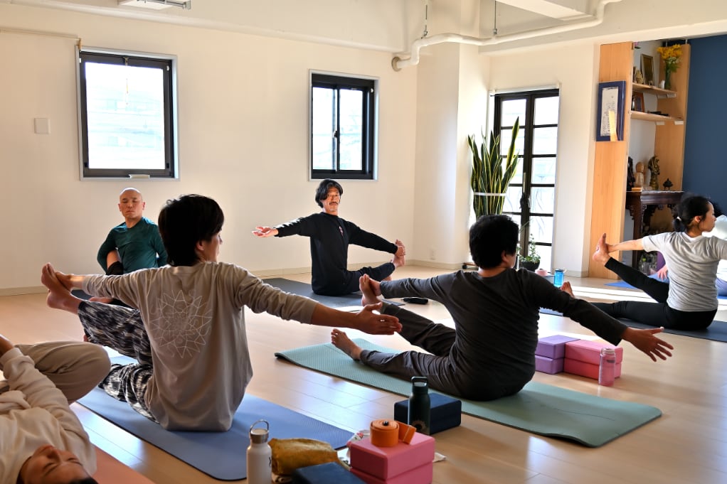 水曜日、kazuya先生のアサナマンダラビギナー