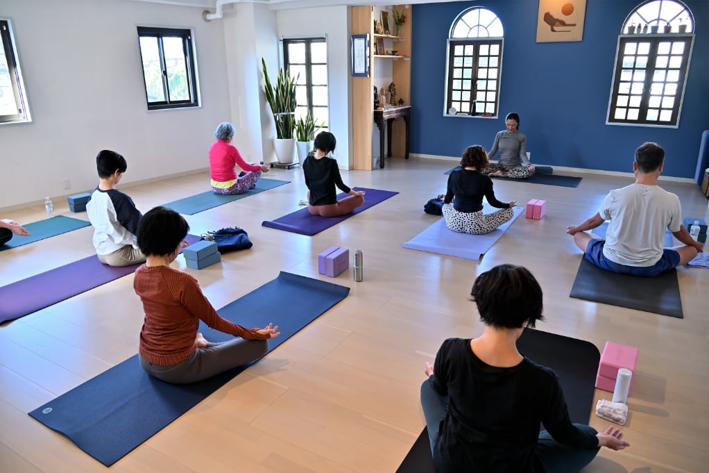 土曜日、和恵先生のインナージャーニーヨガ